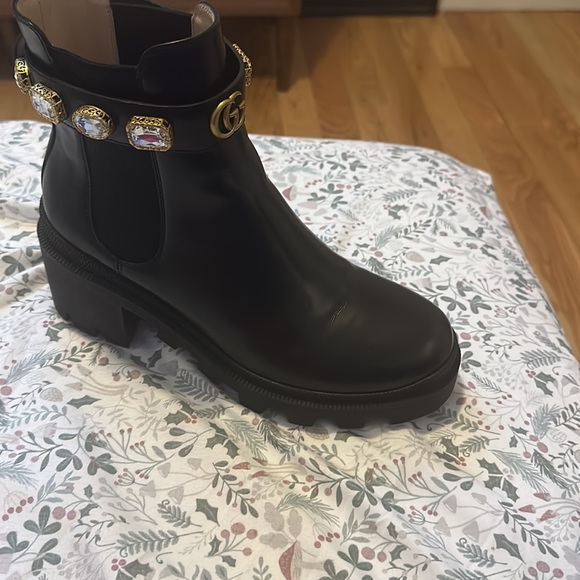 Black boots,size 8.5, gucci - Picture 9 of 12